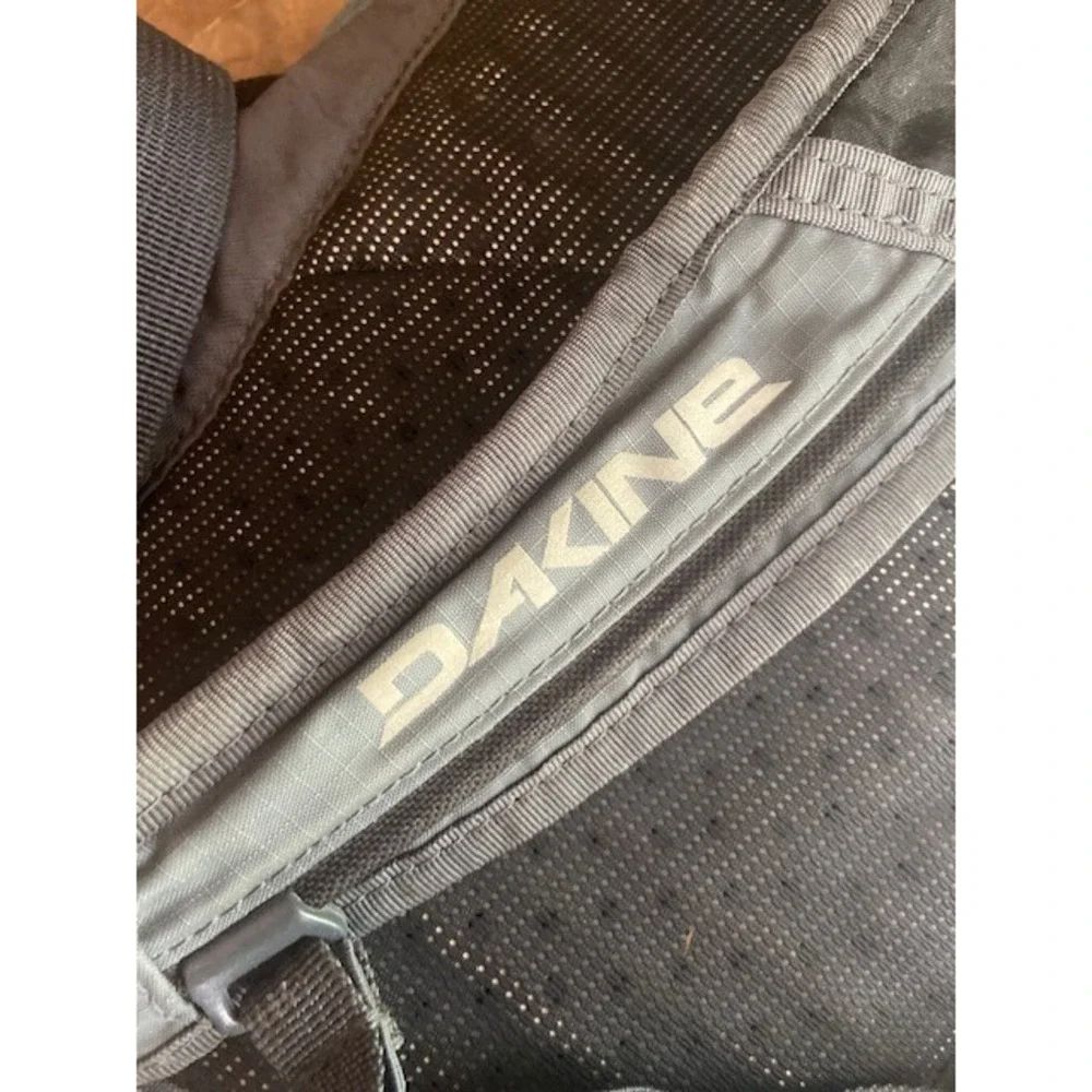 Dakine Syncline 12L S19 Hydration Backpack Green Orange Mountain Bike Trail Bag